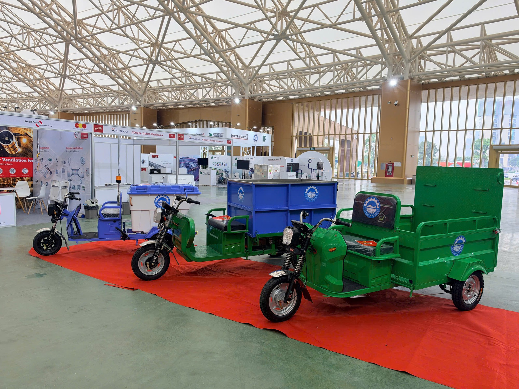 Cận Cảnh Loạt Xe Điện 3 Bánh Độc Đáo Của Doanh Nghiệp Bộ Công An: Từ Chở Rác Đến Chữa Cháy - Ảnh 1. Cận Cảnh Dàn Xe Điện 3 Bánh Đặc Biệt Của Công Ty Thuộc Bộ Công An: Từ Xe Chở Rác Đến Xe Chữa Cháy - Ảnh 1.