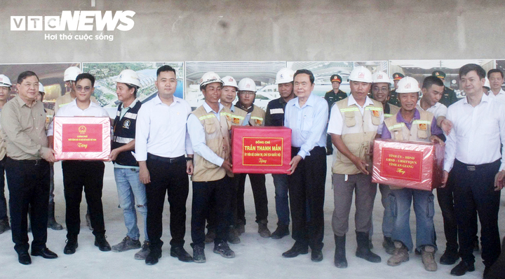 Chủ tịch Quốc hội Trần Thanh Mẫn kiểm tra tiến độ hơn 20 công trình APEC 2027- Ảnh 3.