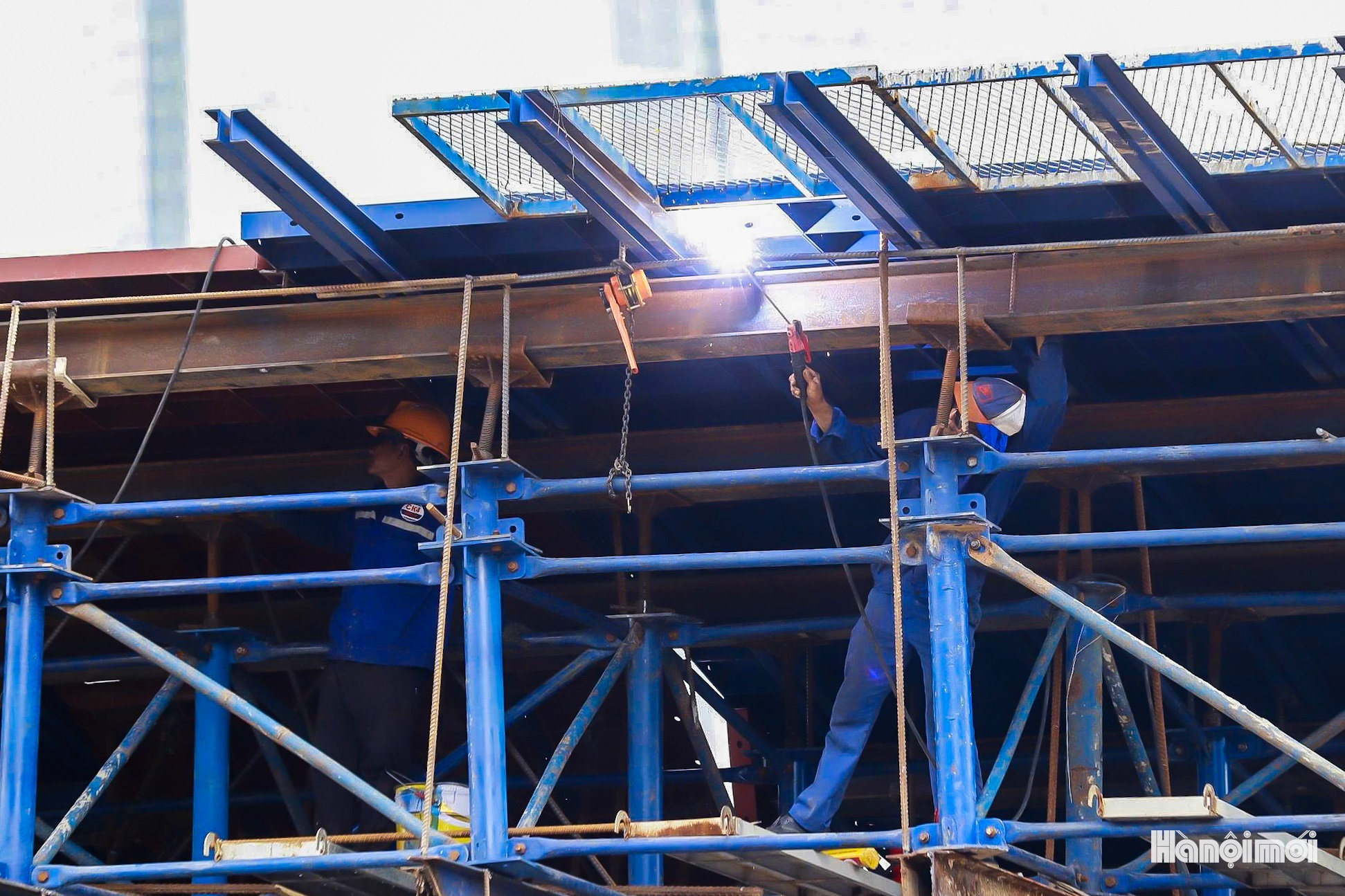 Dồn lực thi công hai cầu vượt trên công trường đường Vành đai 1- Ảnh 9.
