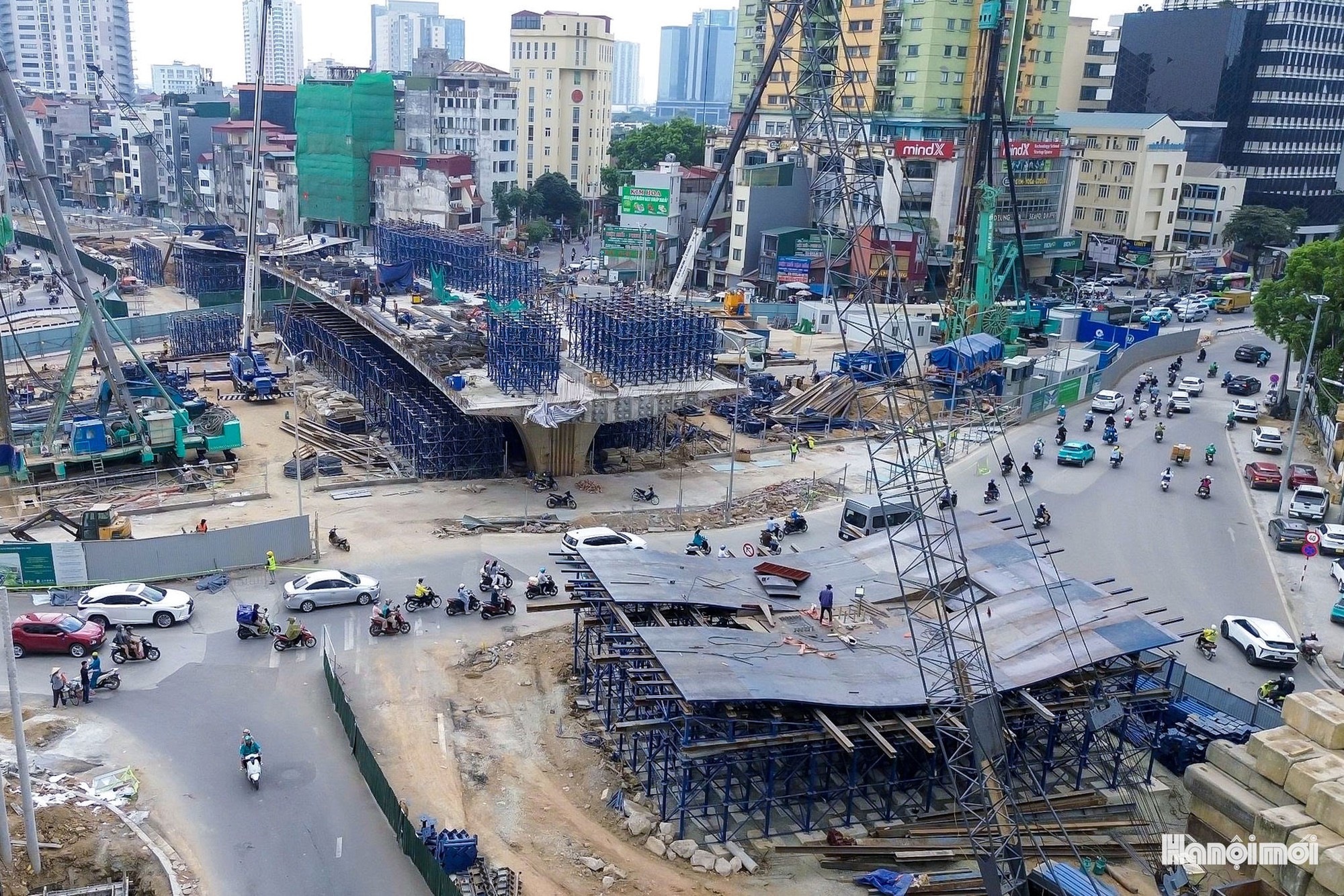 Dồn lực thi công hai cầu vượt trên công trường đường Vành đai 1- Ảnh 3.