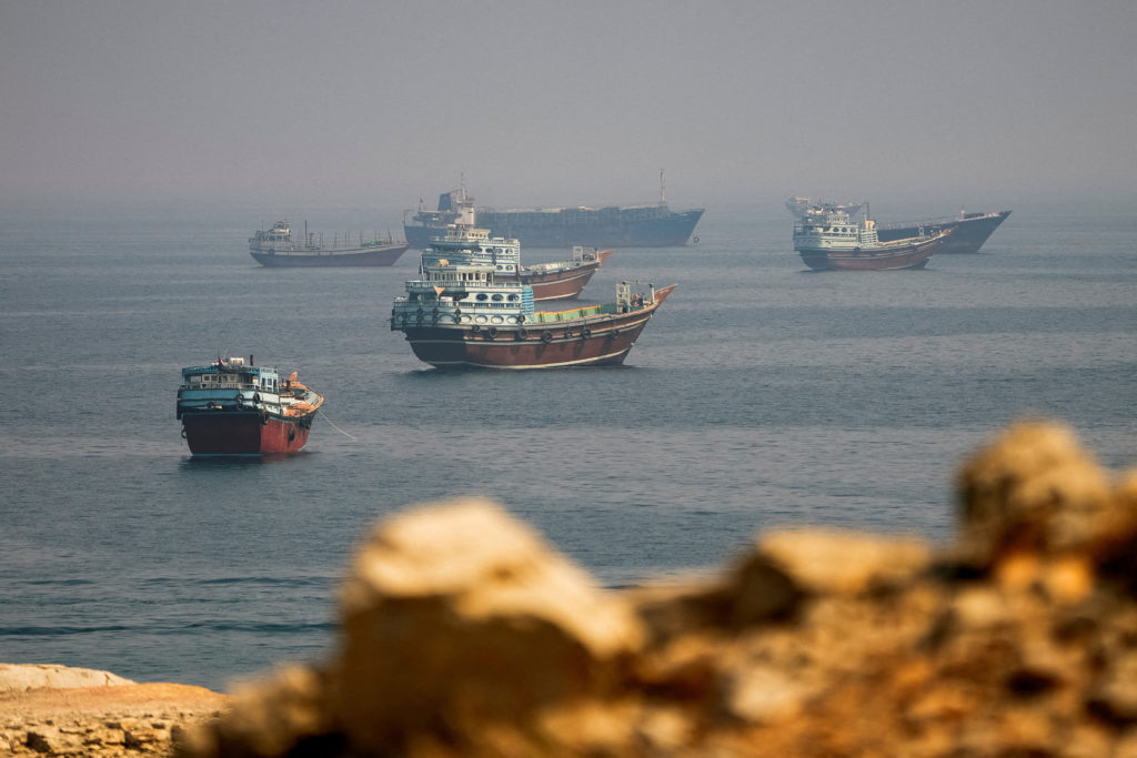 Đô đốc quân đội Mỹ báo điều khó tin từ eo biển Hormuz - Ảnh 1.