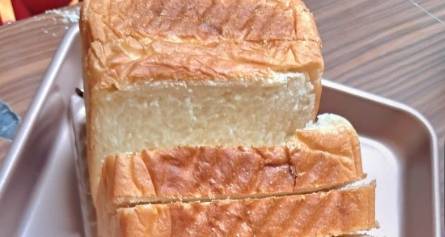 Miếng bánh mì "thị phi" nhất mạng xã hội Việt lúc này: Có những người từng trải qua tổn thương như thế, 40 tuổi vẫn phải tự chữa lành!- Ảnh 1.