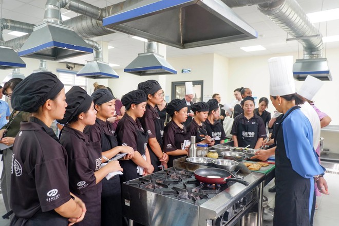 Founder KOTO: “Đừng phong người nghèo thành anh hùng chỉ vì họ vượt khó”- Ảnh 3.