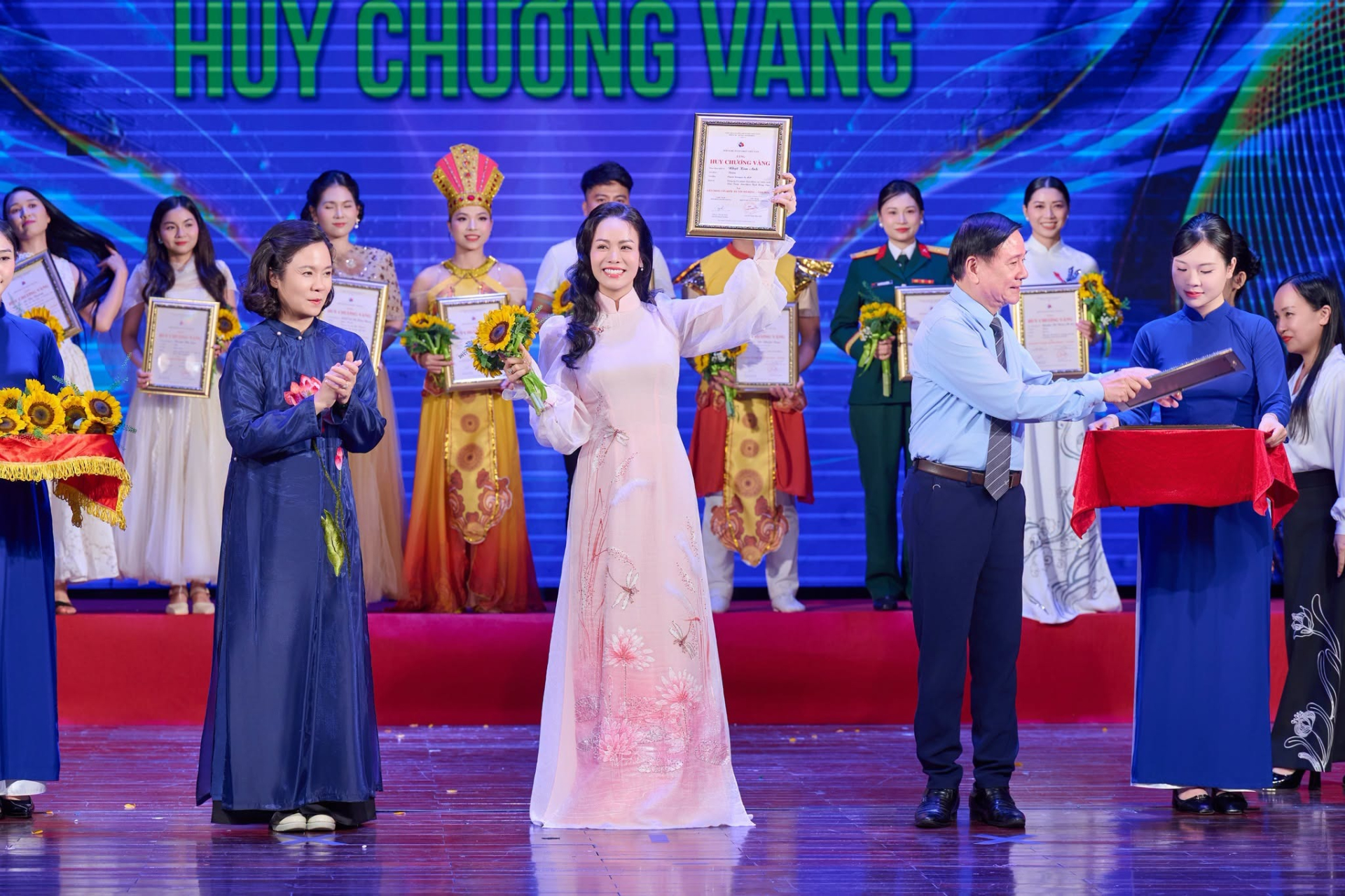 Nhật Kim Anh chính thức thông báo tin vui - Ảnh 1.