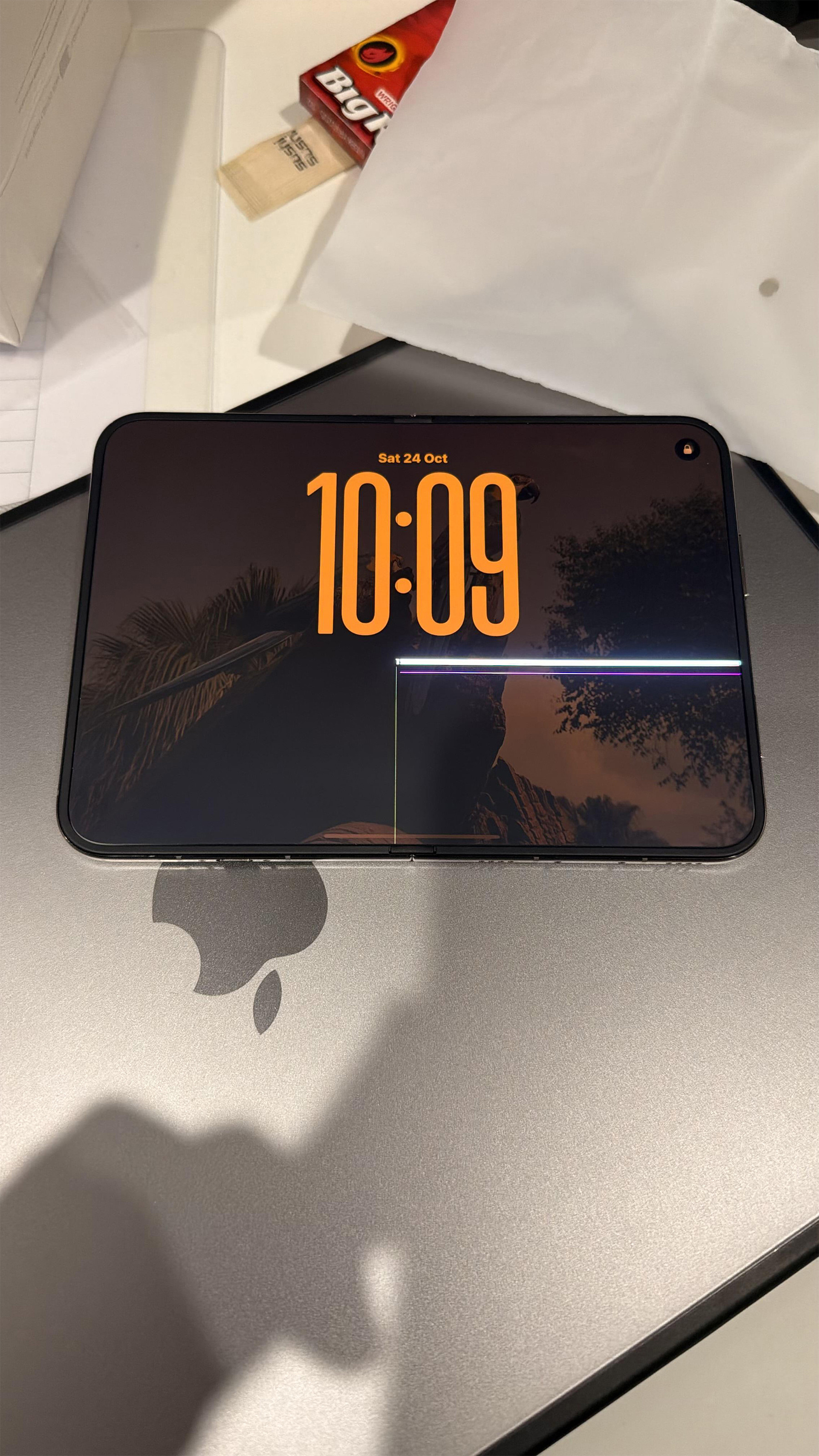 Mua iPhone Duo giá từ 64,99 triệu đồng, lỡ nứt màn hình thì sửa hết bao nhiêu tiền? - Ảnh 3.