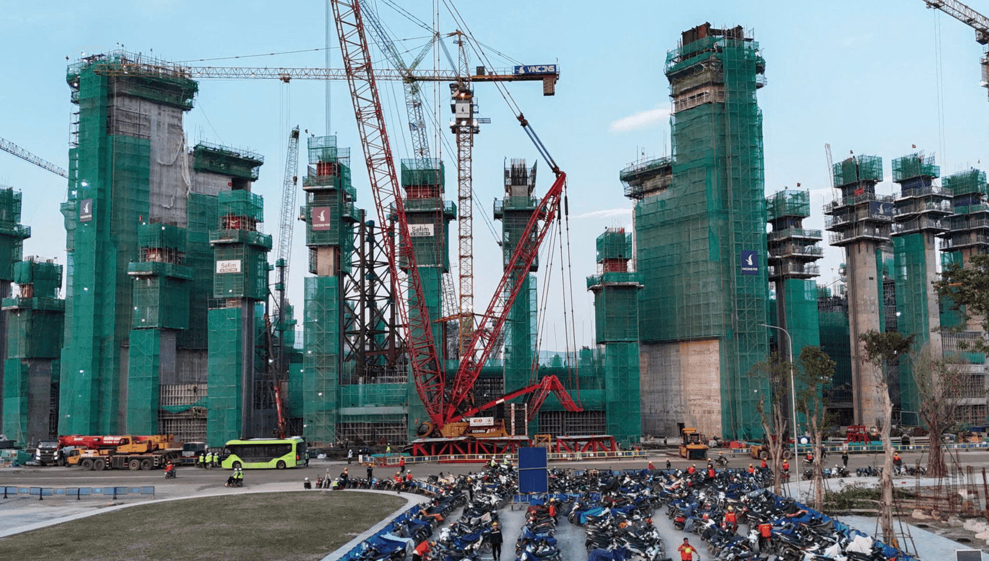 Pháp mất 3 năm, Mỹ mất 4 năm nhưng Việt Nam chỉ cần khoảng 19 tháng để hoàn thành đại công trình lớn nhất thế giới - Ảnh 1. Pháp mất 3 năm, Mỹ mất 4 năm nhưng Việt Nam chỉ cần khoảng 19 tháng để hoàn thành đại công trình lớn nhất thế giới - Ảnh 1.