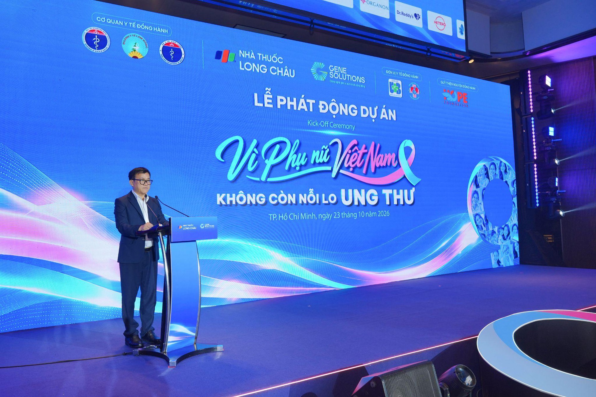 Long Châu đồng hành trao tặng ngành y tế địa phương 3.000 gói tầm soát ung thư - Ảnh 5.