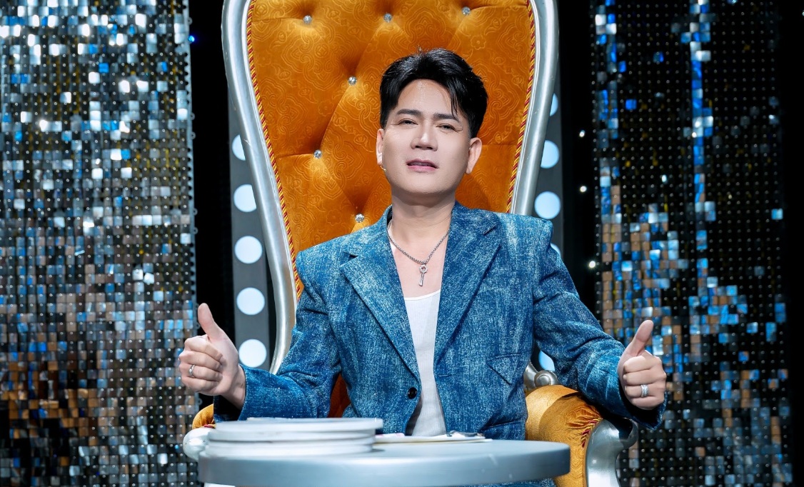 Nam ca sĩ SN 1977 sở hữu biệt thự từ Việt Nam qua Mỹ: "Có giai đoạn tôi chán nản vô cùng"- Ảnh 1.