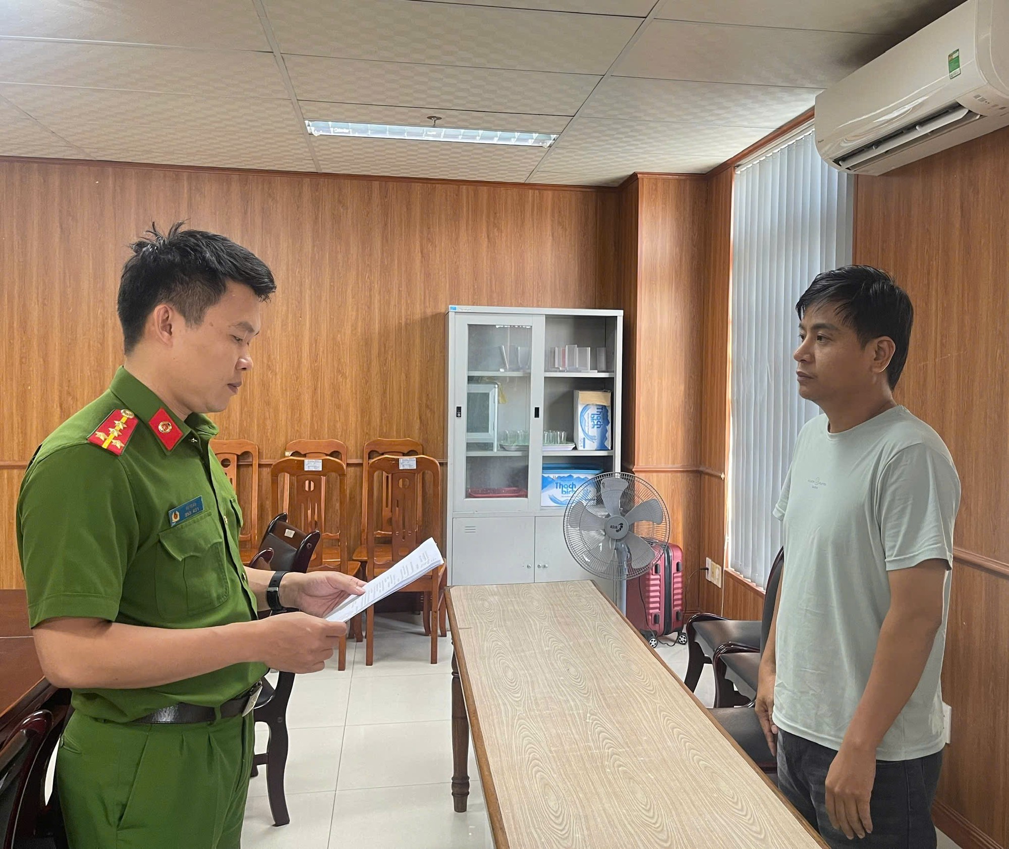 Công an điều tra loạt giao dịch chuyển khoản tổng 3,69 tỷ đồng: Bắt giam Trần Hoàng Vĩnh Tú SN 1989 - Ảnh 1.