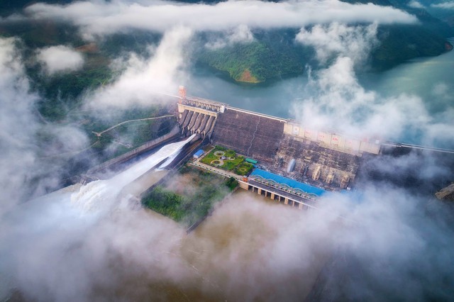 Việt Nam thực hiện cuộc đại di dân lịch sử 20.340 hộ, nhường chỗ cho công trình thủy điện Sơn La 60.200 tỷ lớn nhất ĐNÁ- Ảnh 1. Việt Nam thực hiện cuộc đại di dân lịch sử 20.340 hộ, nhường chỗ cho công trình thủy điện Sơn La 60.200 tỷ lớn nhất ĐNÁ- Ảnh 1.