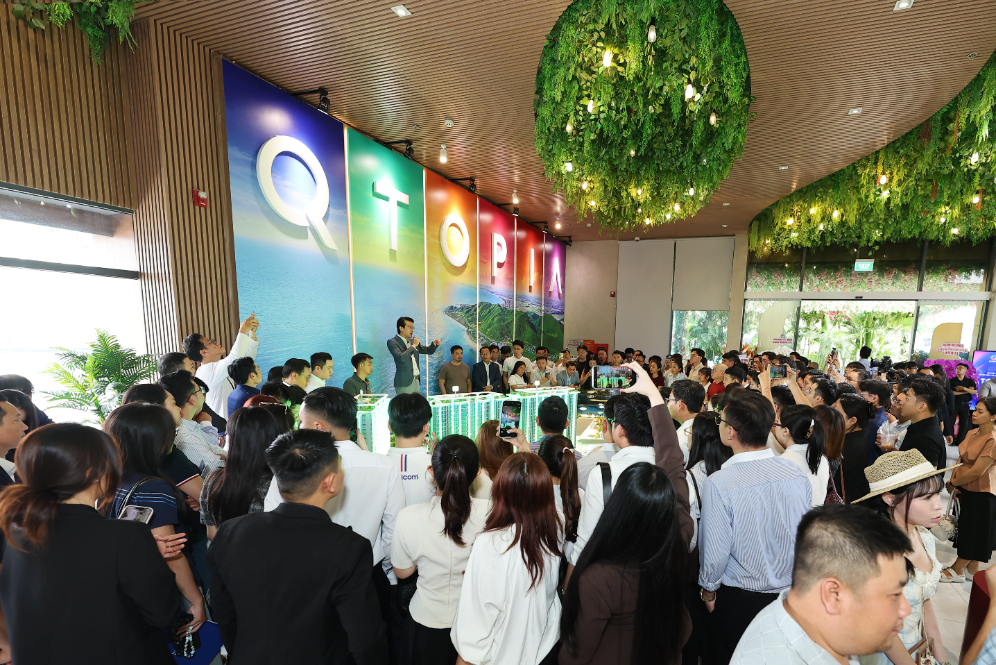 Qtopia ra mắt sa bàn và căn hộ mẫu của siêu đô thị TP.HCM - Ảnh 1.