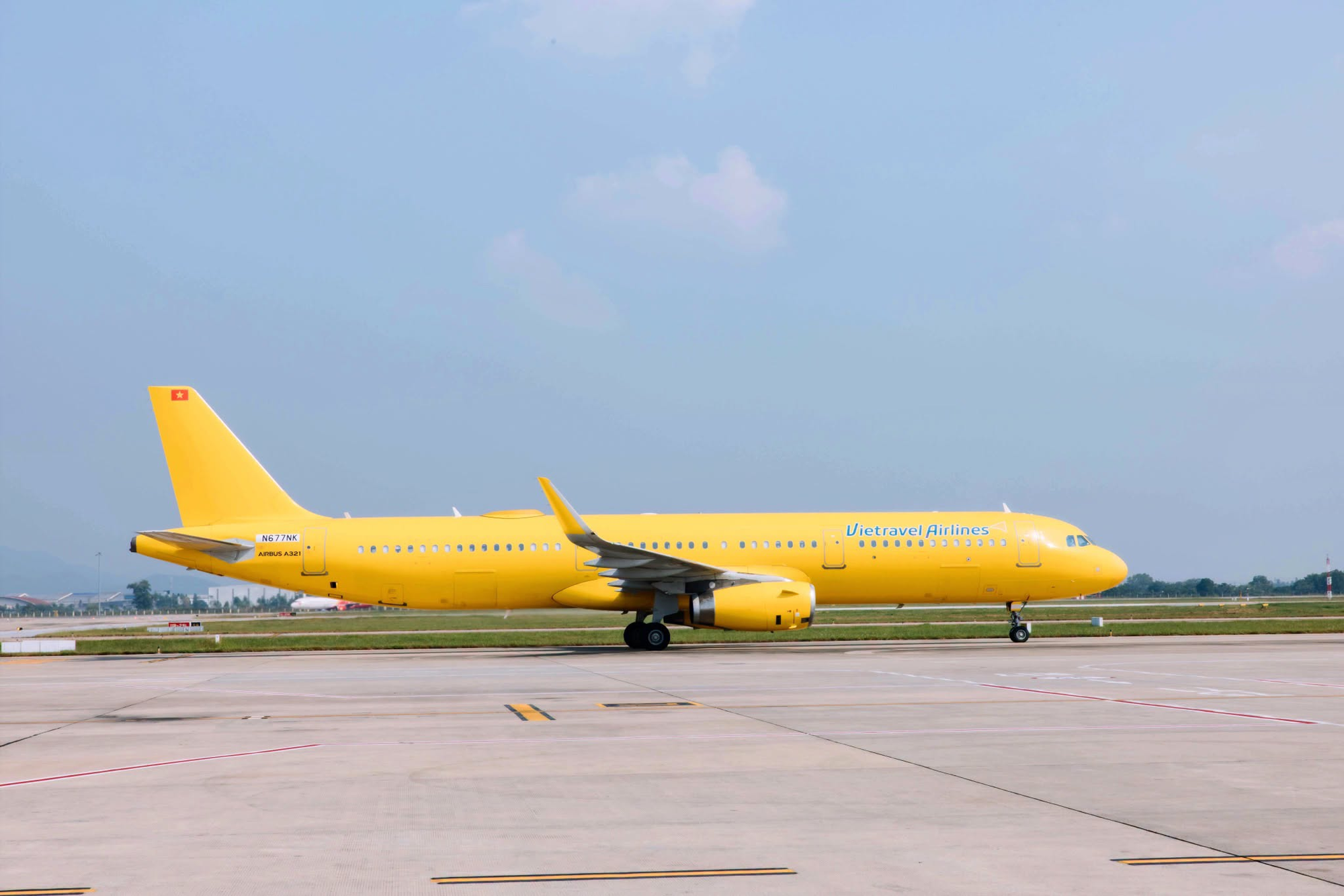 Đúng sáng nay - 27/10, sân bay Nội Bài ghi nhận một máy bay đặc biệt hạ cánh - Ảnh 2.