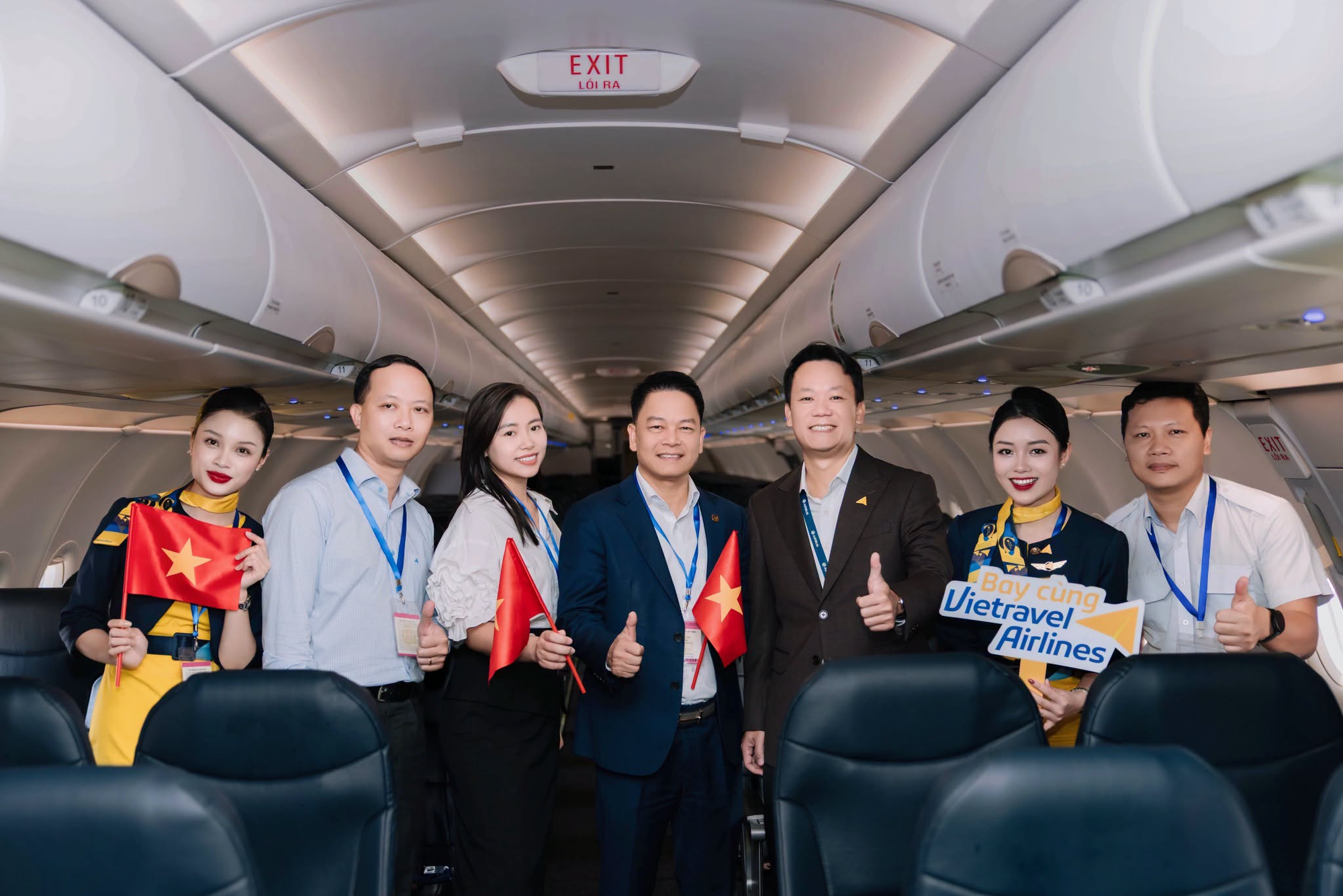Đúng sáng nay - 27/10, sân bay Nội Bài ghi nhận một máy bay đặc biệt hạ cánh - Ảnh 3.