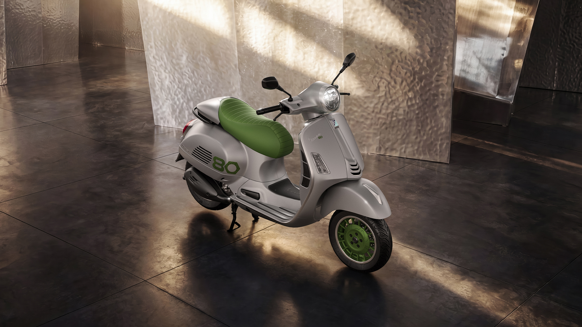 Mẫu Vespa độc bản giá gần 400 triệu, Việt Nam chỉ có 4 chiếc - đánh số từ chiếc một  - Ảnh 1.