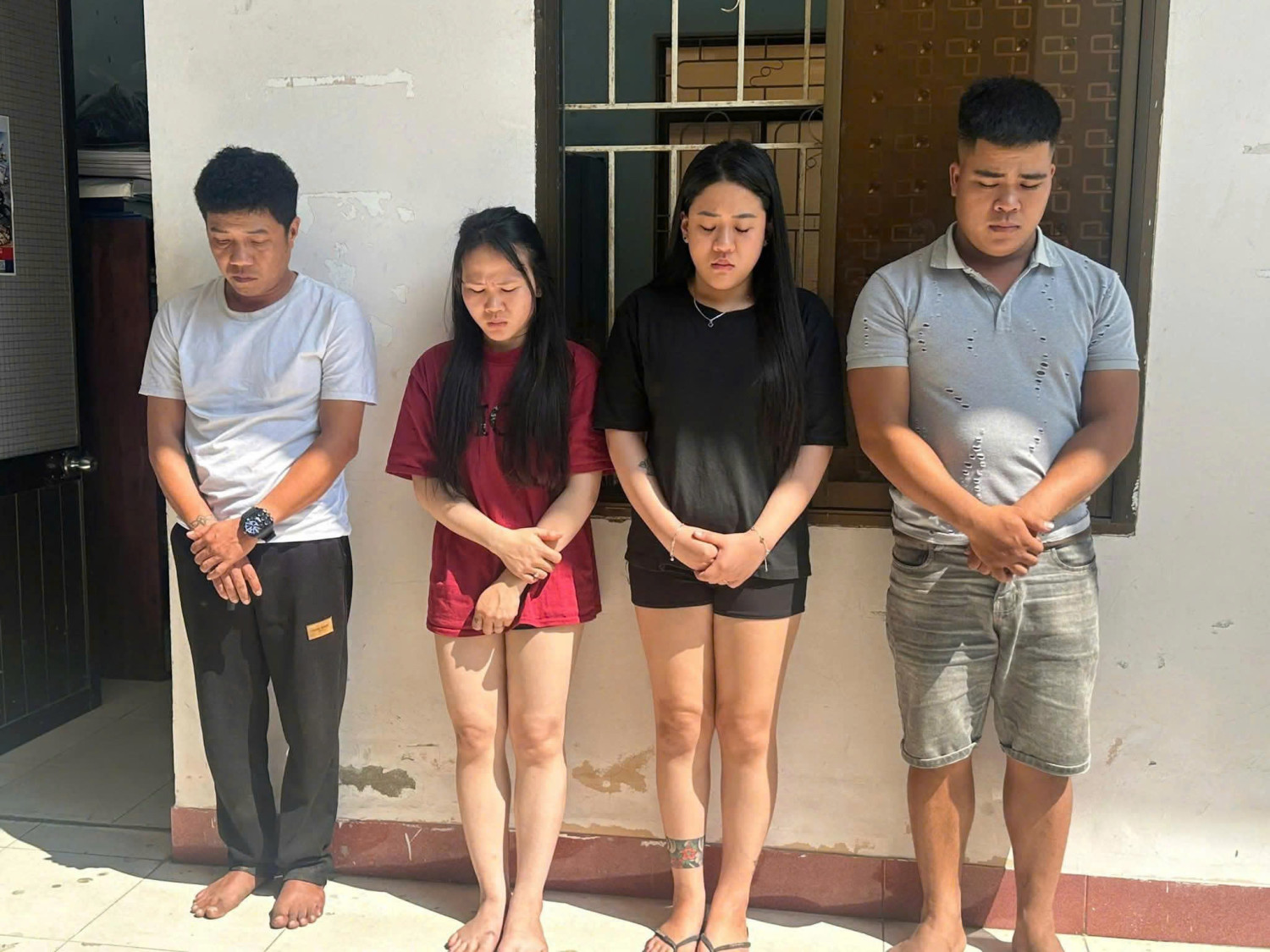 Công an bất ngờ kiểm tra 1 quán internet: Bắt khẩn cấp 3 người - Ảnh 2.