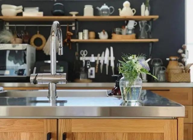 Sau tuổi 40 mới hiểu: Càng tích trữ nhiều càng bất an, tôi thoát khỏi khủng hoảng tuổi trung niên nhờ dọn lại căn nhà - Ảnh 4.