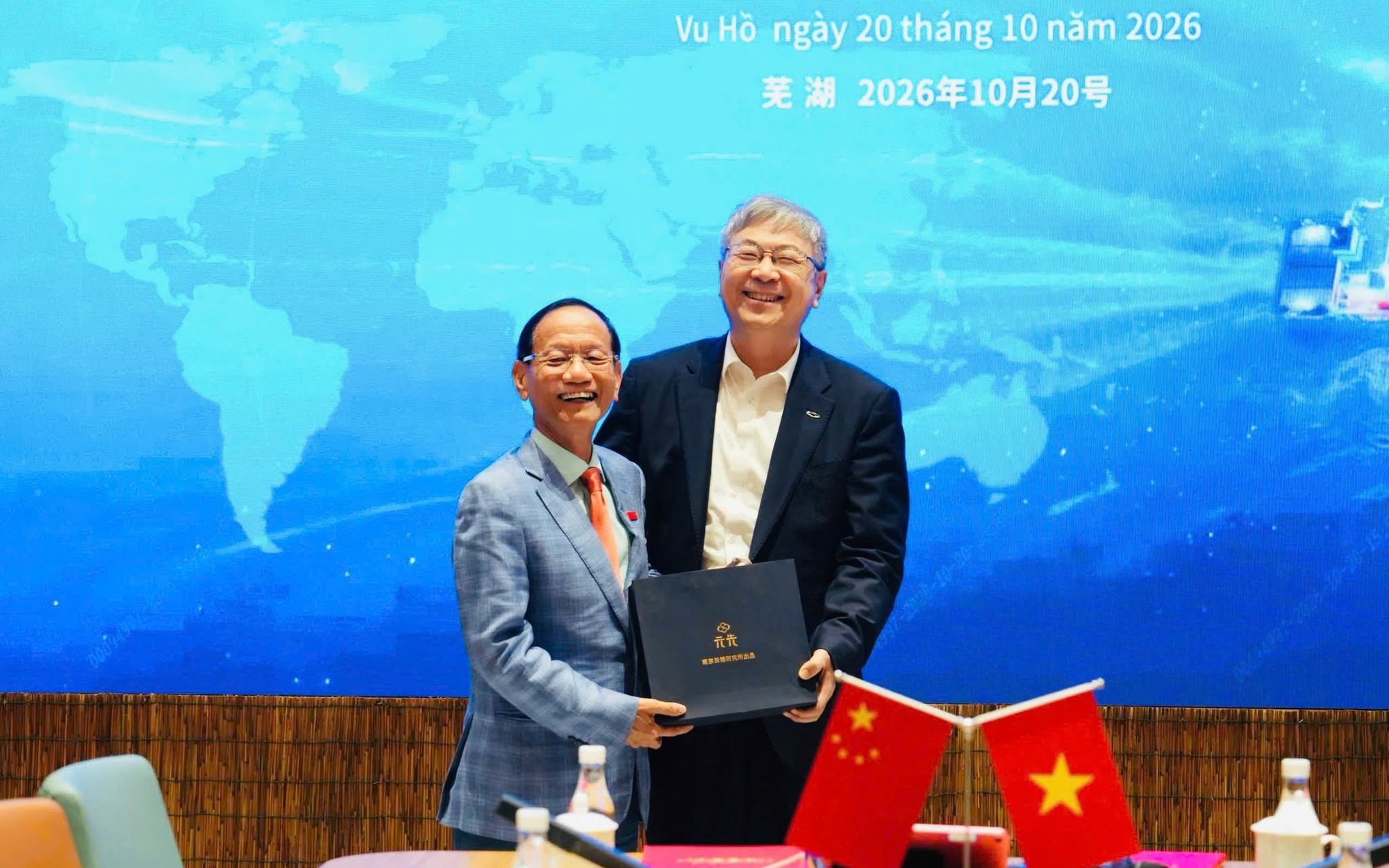 Ông Vũ Văn Tiền bắt tay tập đoàn ô tô Trung Quốc, mở rộng sang chip bán dẫn, robot và đóng tàu 