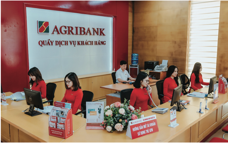Khách yêu cầu trích 100 triệu từ sổ tiết kiệm để chuyển khoản cho "James": Nhân viên Agribank liền liên hệ công an