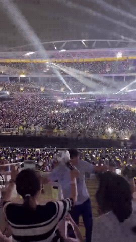HLV Kim Sang-sik nhảy hip-hop ở concert BIGBANG- Ảnh 1.