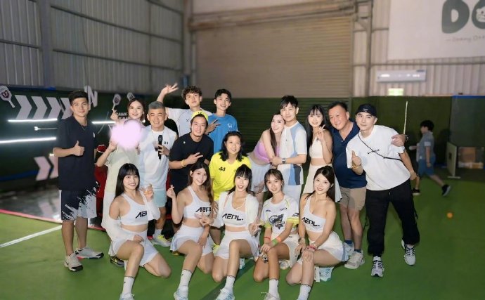 Sao nam đẹp trai nhất Bố Ơi Mình Đi Đâu Thế bao trọn sân pickleball làm tiệc sinh nhật, khoe siêu xe Ferrari 150 tỷ gây "lác mắt" - Ảnh 1.