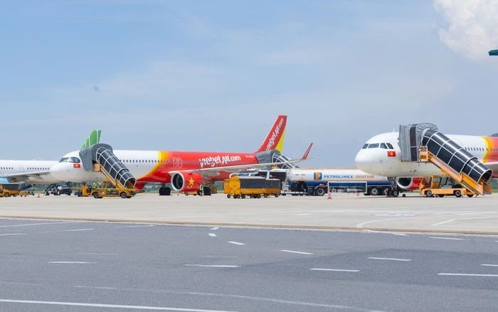 Trước thềm mở cửa trở lại vào tháng sau, sân bay tại tỉnh duy nhất Việt Nam giáp ba mặt biển đón tin vui- Ảnh 1.