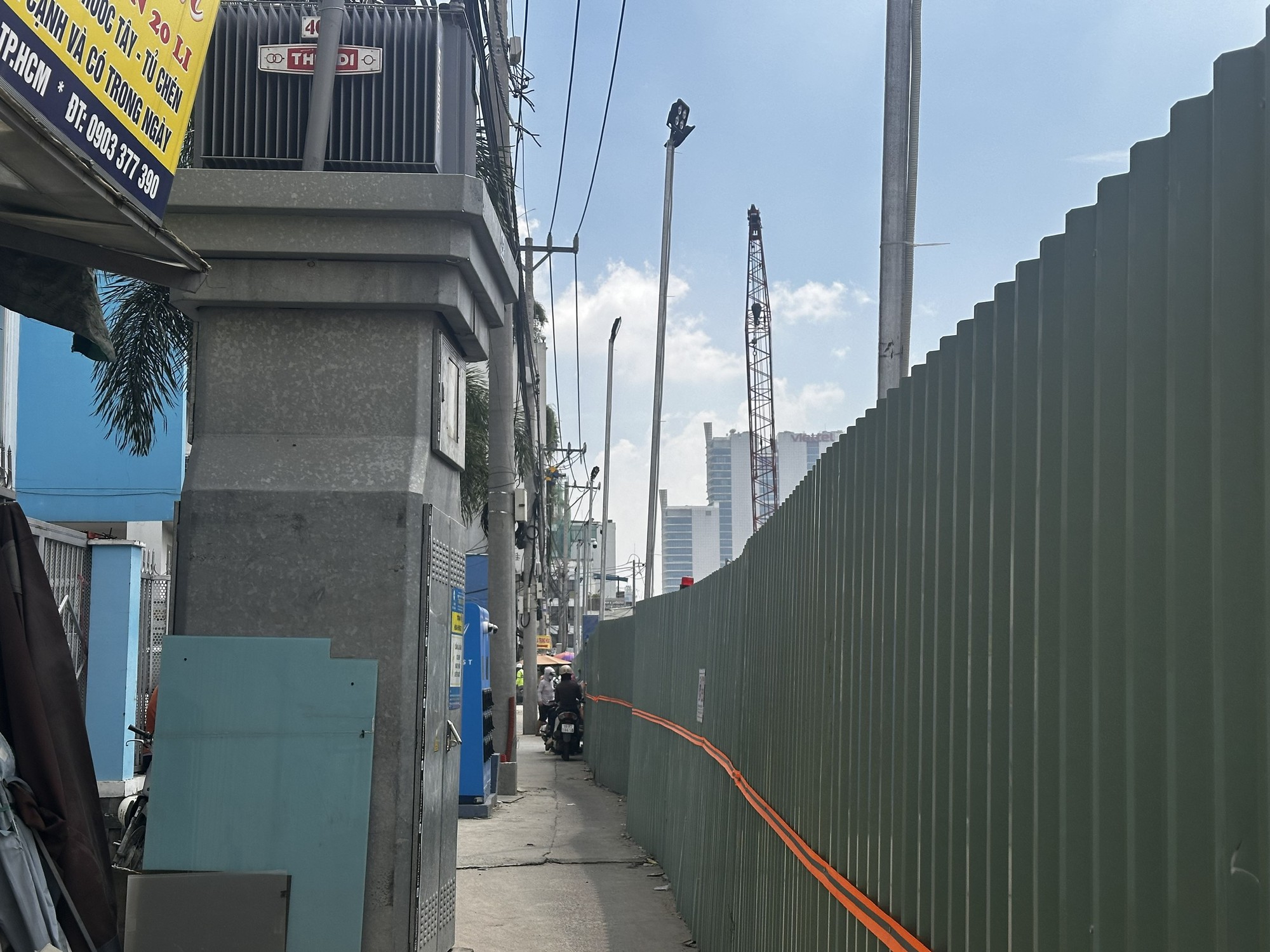 Doanh thu mất 70%, hàng quán dọc đường Cách Mạng Tháng 8 gồng mình sau rào chắn Metro số 2- Ảnh 8.