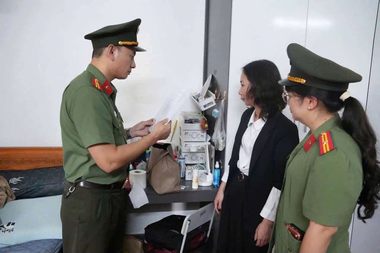 Khám xét trụ sở Công ty AMADO, bắt Chủ tịch HĐQT Ngô Anh Tuấn SN 1969 và kế toán trưởng Vũ Thị Tân SN 1983 - Ảnh 5.