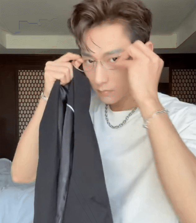 Ca sĩ Việt được đề cử đẹp nhất thế giới có gương mặt lão hóa ngược, xem từ nhỏ đến lớn không thấy già đi - Ảnh 1.