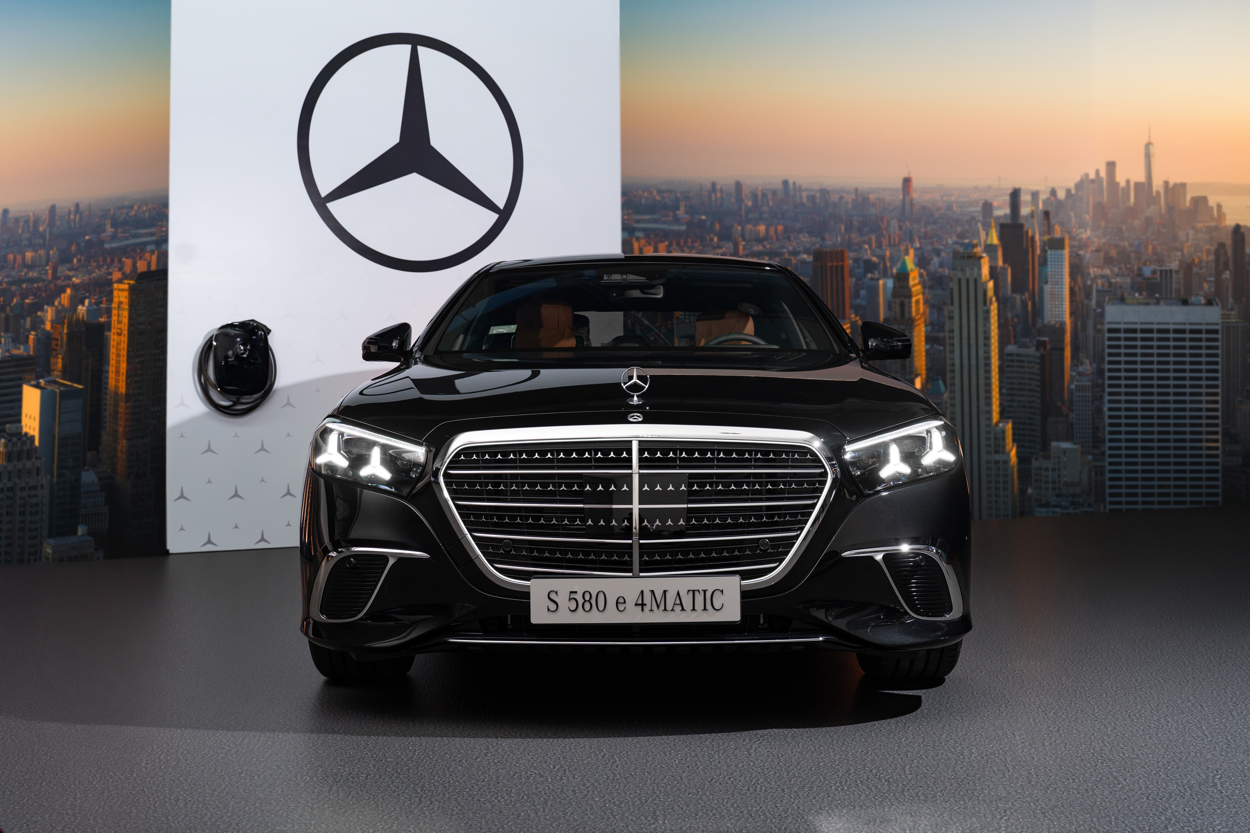 Mercedes-Benz ra mắt hàng loạt xe điện hoá mới tại Việt Nam, giá từ 1,6 đến 8,9 tỷ đồng - Ảnh 5.