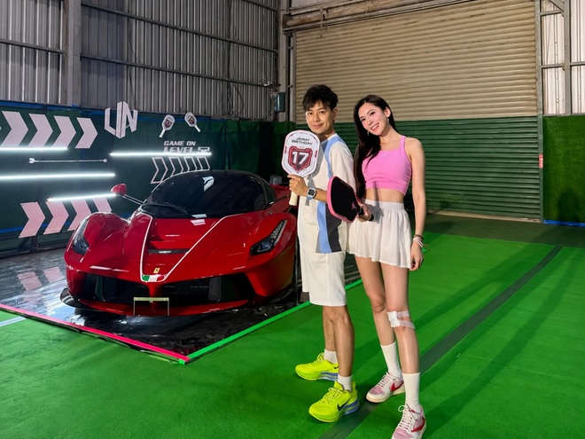 Sao nam đẹp trai nhất Bố Ơi Mình Đi Đâu Thế bao trọn sân pickleball làm tiệc sinh nhật, khoe siêu xe Ferrari 150 tỷ gây "lác mắt" - Ảnh 4.