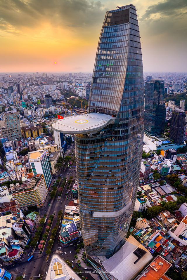 Tòa tháp 262m từng lập kỷ lục cao nhất Việt Nam: Tốn 250 tấn thép làm bãi đáp trực thăng, hơn 6.000 tấm kính tạo thành lớp vỏ cong đặc biệt, 2 lần được CNN vinh danh- Ảnh 1.