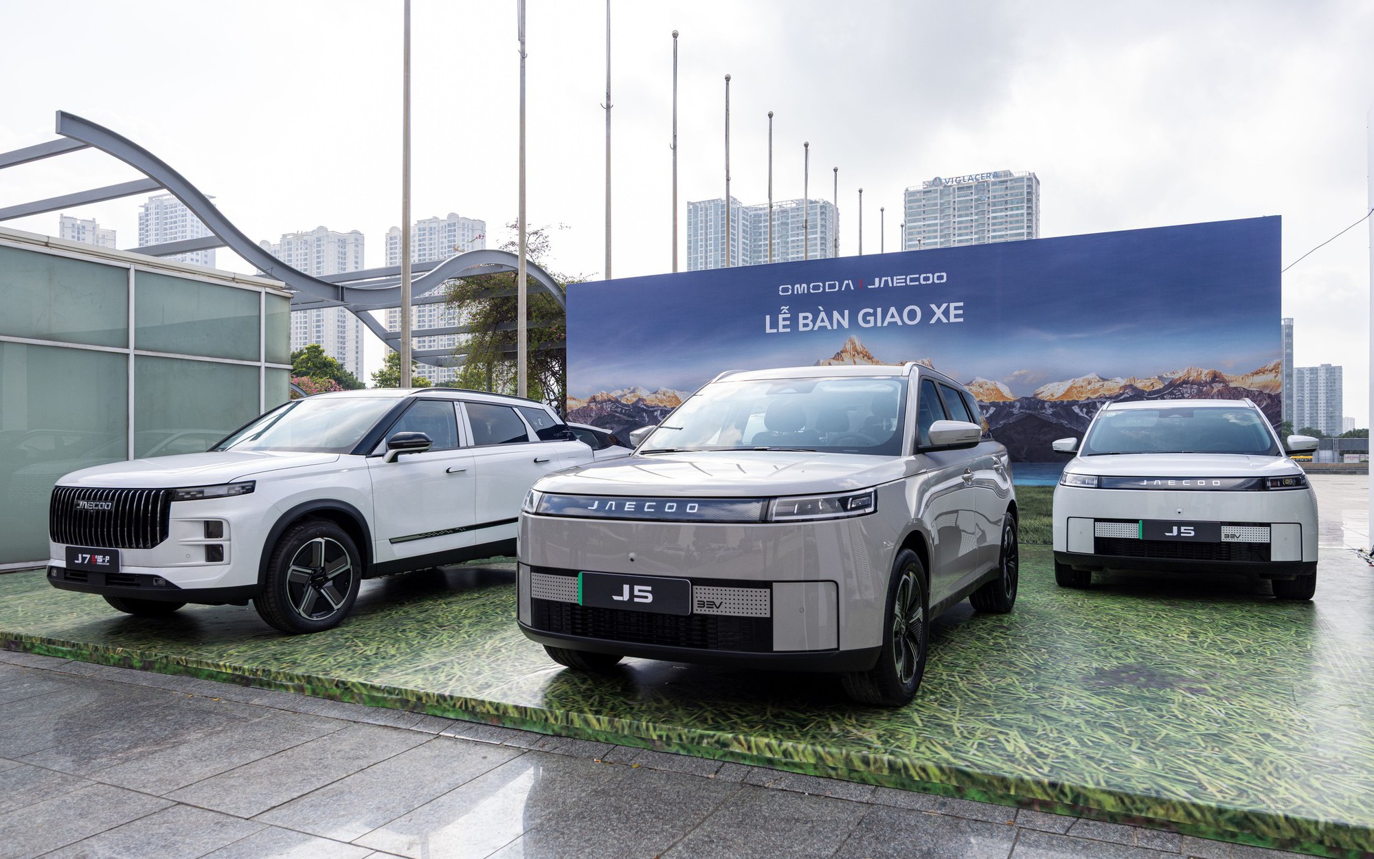 Jaecoo J5 bàn giao gần 1.000 xe tại Việt Nam trong tháng 9