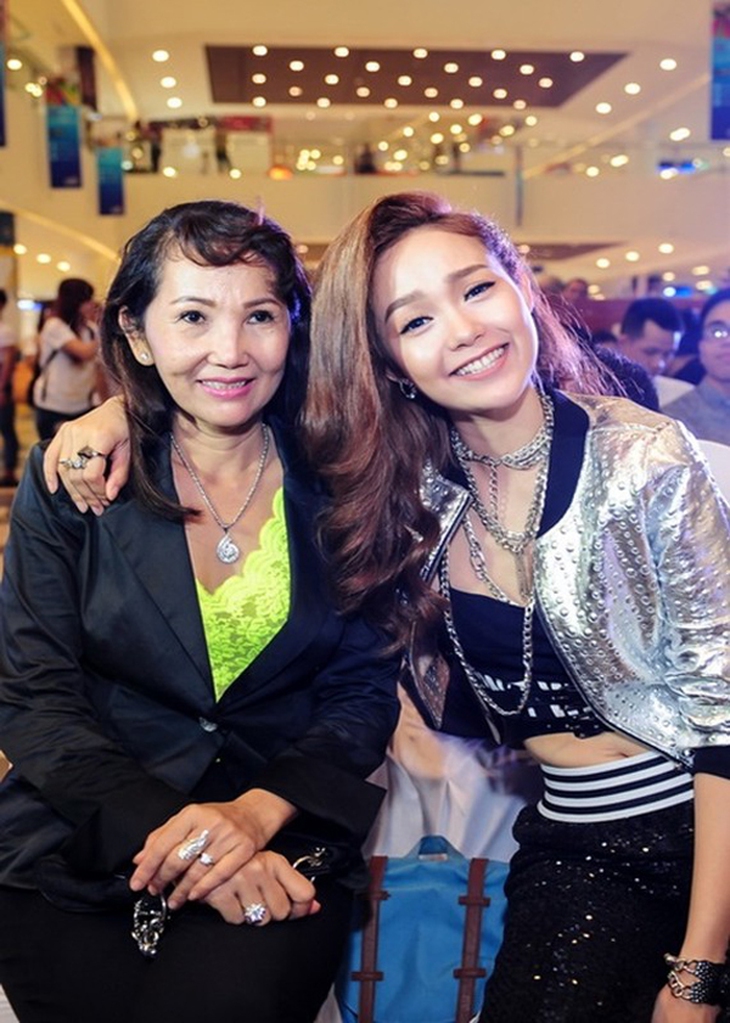 Cô bé theo mẹ bán cơm, ở nhà thuê lụp xụp lớn lên lấy Phó TGĐ công ty dệt may Tây Ninh - Ảnh 1.