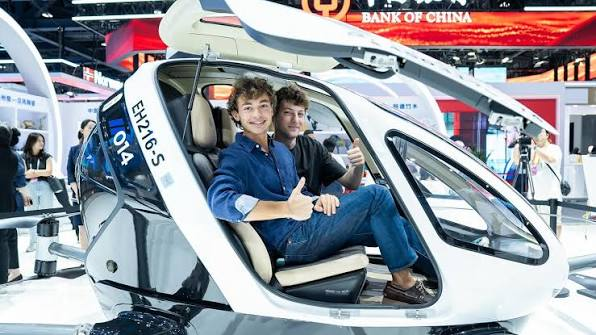 Taxi bay Trung Quốc sắp thử ở Hà Nội: Từng bán online giá hơn 9,2 tỷ đồng/chiếc, vé 1,16 triệu đồng, gập lại gọn như ô tô - Ảnh 2. Taxi bay Trung Quốc sắp thử ở Hà Nội: Từng bán online giá hơn 9,2 tỷ đồng/chiếc, vé 1,16 triệu đồng, gập lại gọn như ô tô - Ảnh 2.