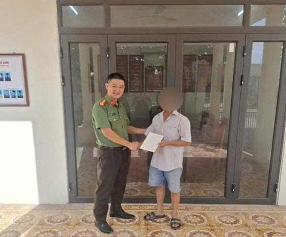 Trần Thanh Tùng gọi Zalo yêu cầu chuyển khoản toàn bộ 2 tỷ đồng tiết kiệm, người đàn ông SN 1962 lập tức đi trình báo Công an- Ảnh 1.
