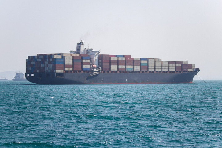 Tàu chở dầu liên tiếp bị tập kích khi đi qua eo biển Hormuz- Ảnh 1.