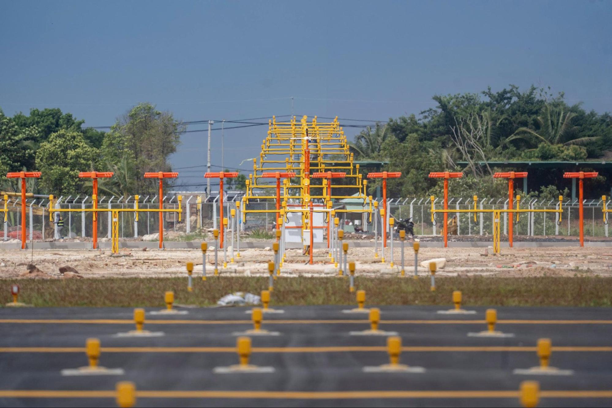 Phú Quốc đón chuyến bay đầu tiên đặc biệt trên đường băng 3.300m: Điều bất ngờ lúc 7h05 sáng làm du khách ngỡ ngàng- Ảnh 5.