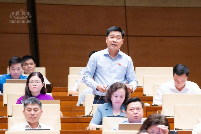 Đại biểu Quốc hội đề xuất cấm chuyển nhượng "nhà trên giấy" - Ảnh 1.