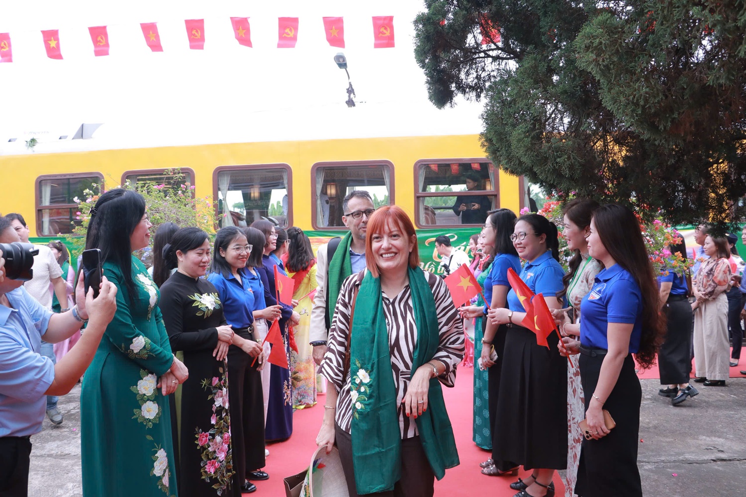 Sáng nay - 30/10, một đoàn tàu đặc biệt vừa khởi hành từ ga Hà Nội - Ảnh 4.