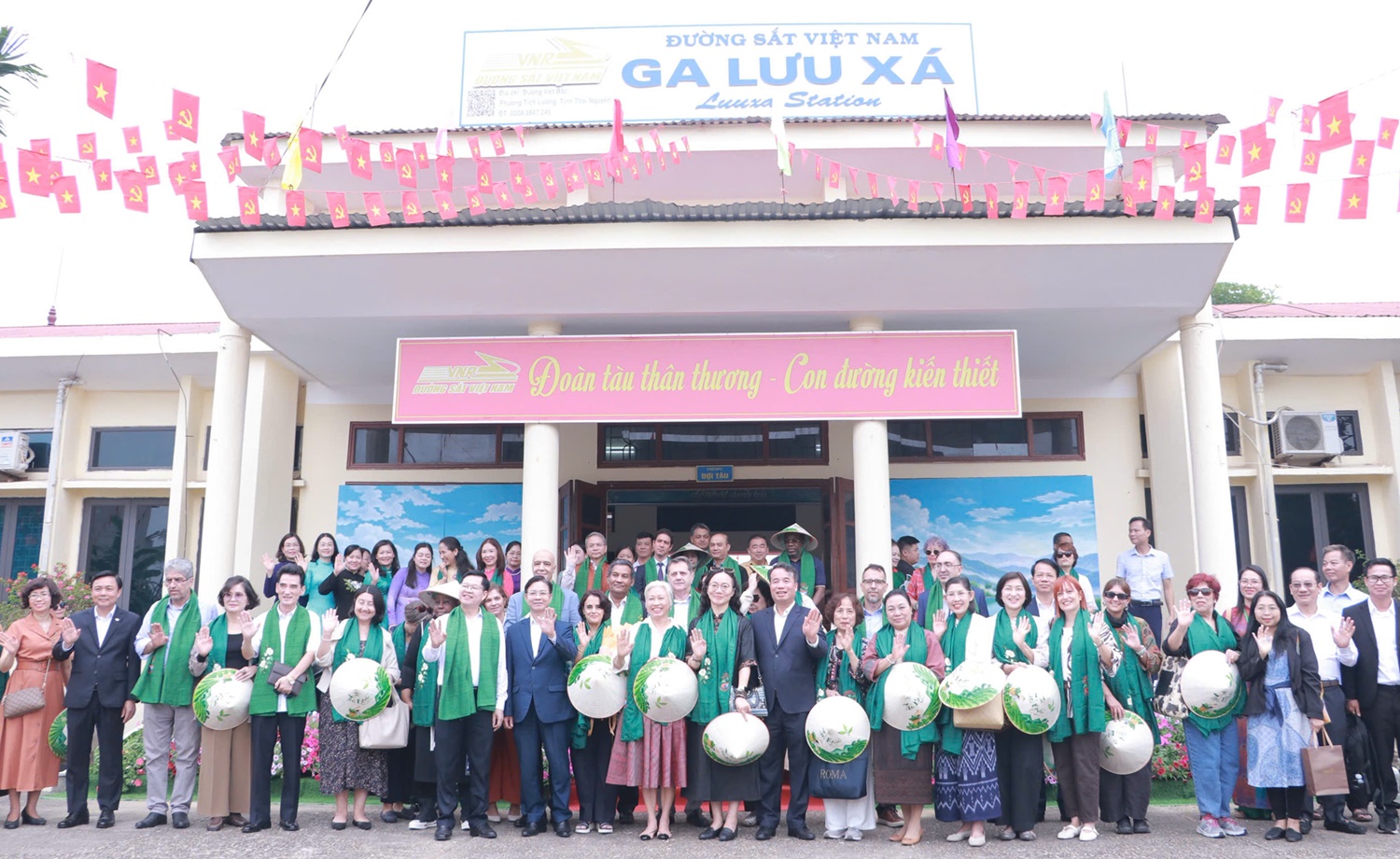 Sáng nay - 30/10, một đoàn tàu đặc biệt vừa khởi hành từ ga Hà Nội - Ảnh 5.