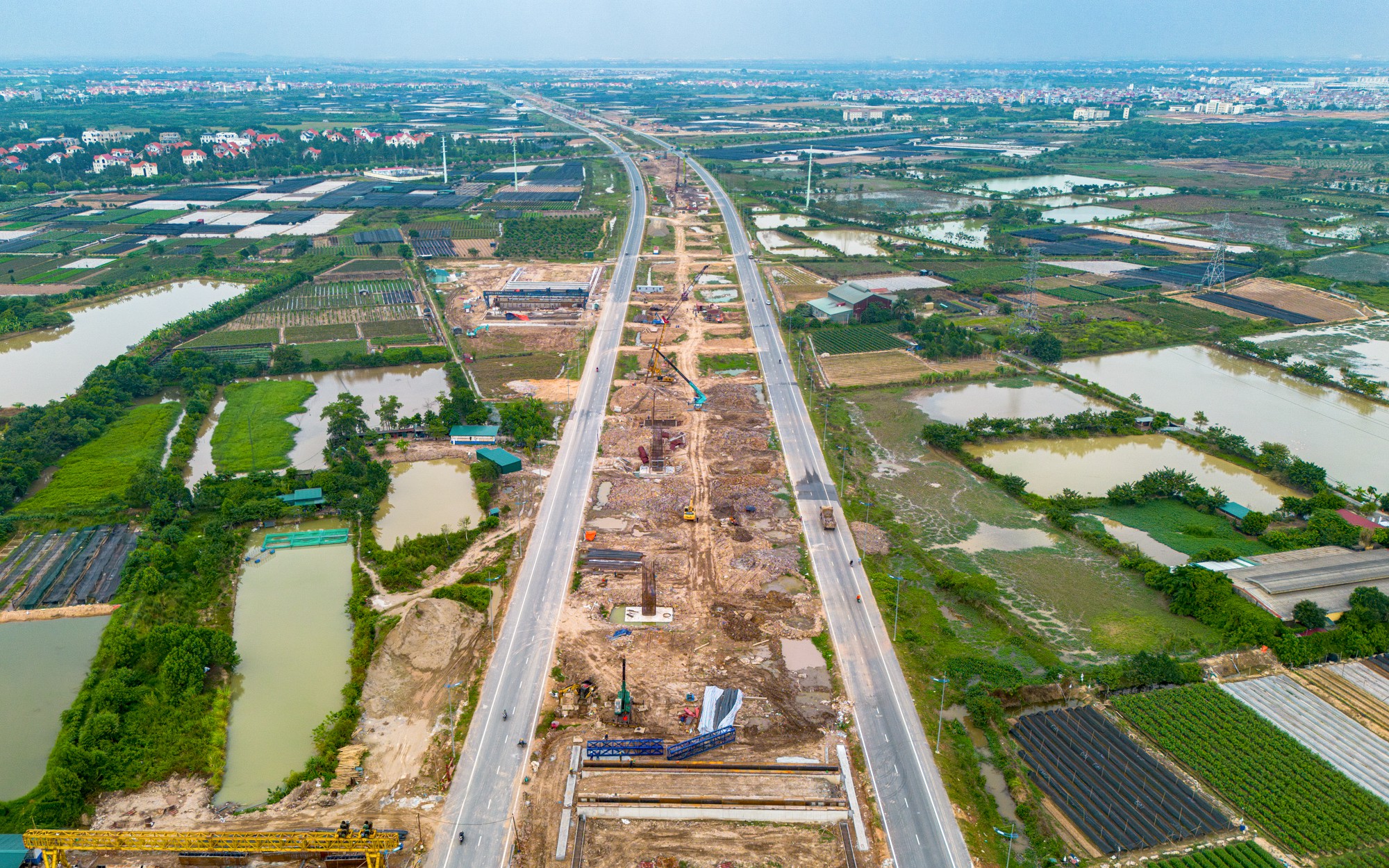 Toàn cảnh tuyến vành đai 85.000 tỷ đồng, rộng gấp 3 lần đường băng sân bay: 15km đường song hành vừa thông xe, kết nối cầu 10.000 tỷ đang thành hình với đại lộ đẹp nhất Việt Nam
