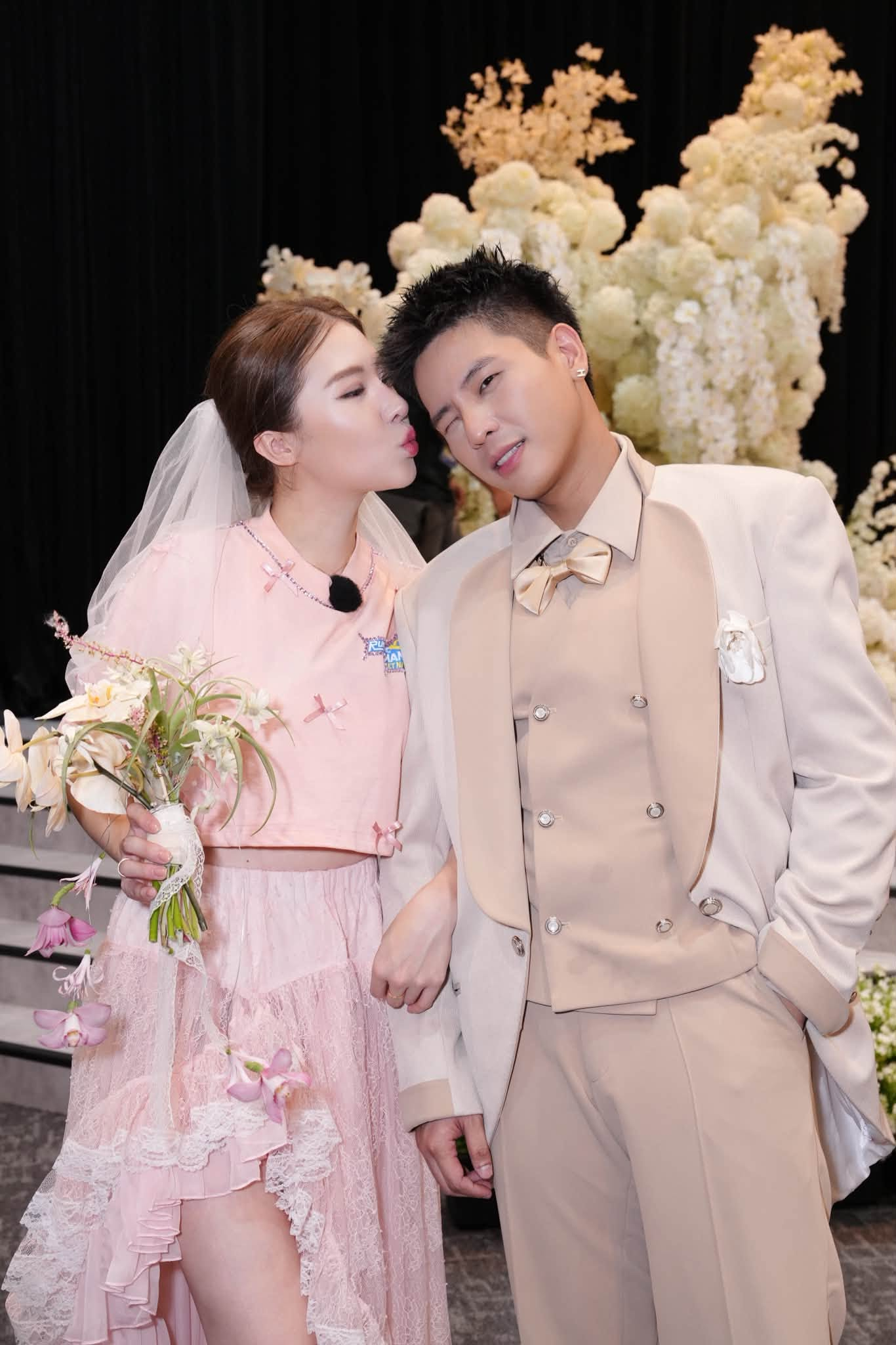 Lê Khanh sau đám cưới với Quân A.P: Công khai nịnh chồng, xác nhận danh phận sau 14 năm bên nhau- Ảnh 8.