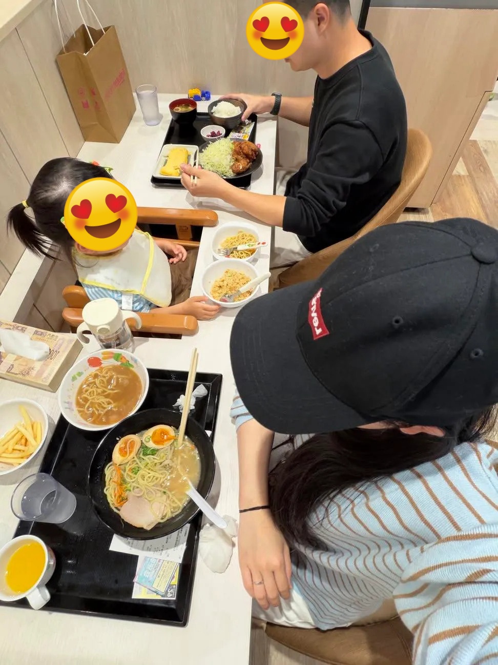 Một góc nhỏ ở AEON MALL Bình Tân được chia sẻ rầm rộ: Dãy ghế dành cho em bé tinh tế đến mức ai xem cũng “ồ” lên- Ảnh 2.
