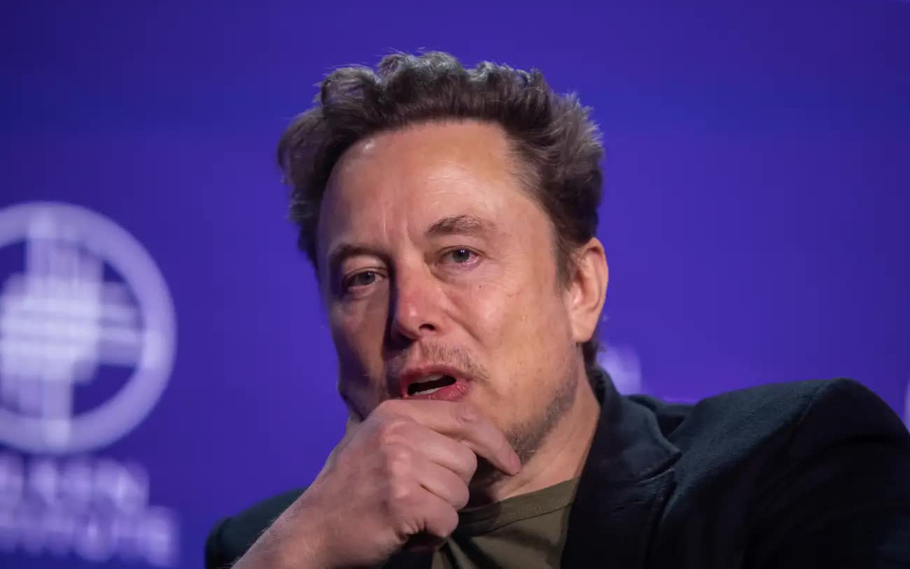 Elon Musk: "Tiết kiệm tiền cho tương lai là việc vô nghĩa"