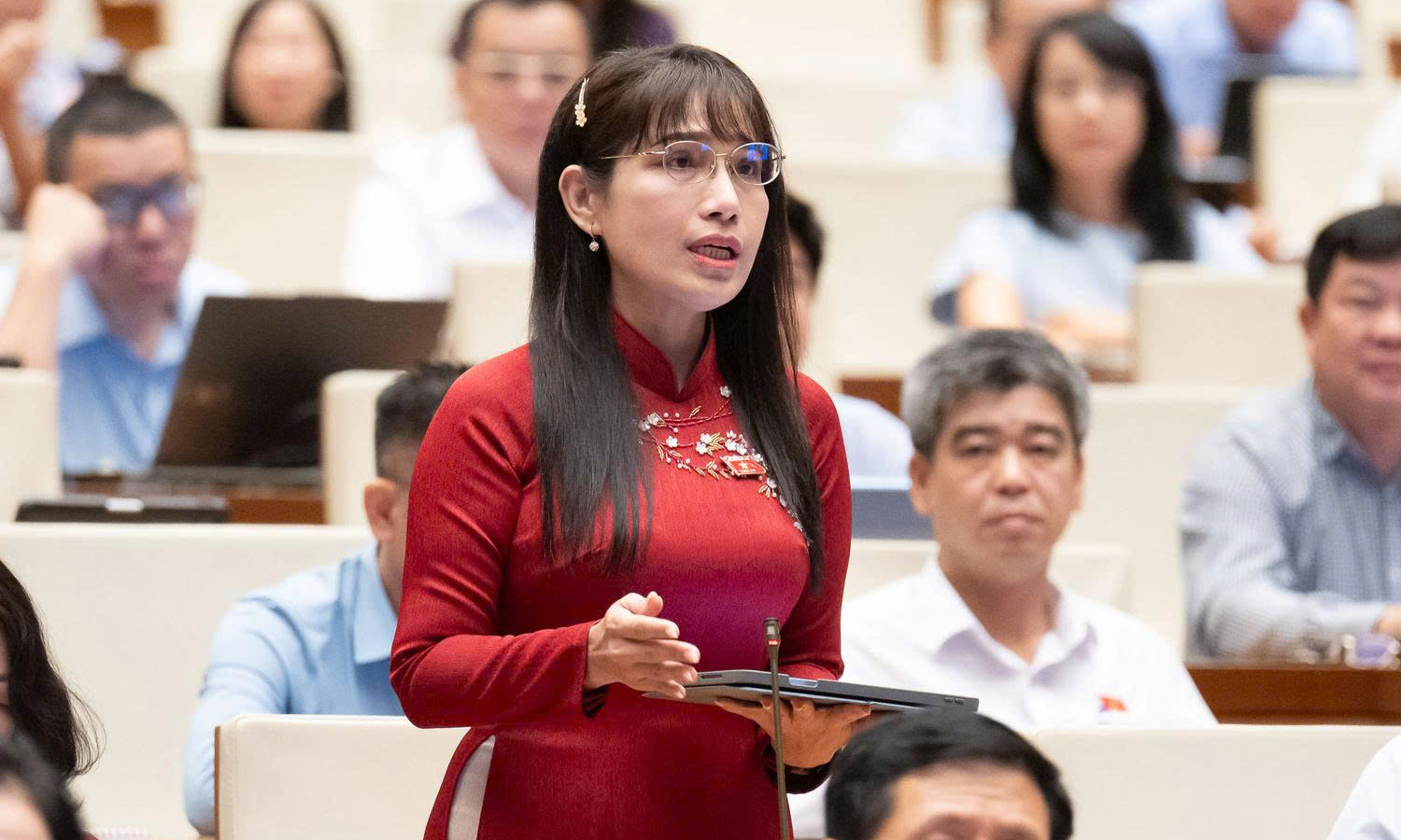 ĐBQH: Vì sao đĩa cơm, chai nước trong trường học lại đắt hơn bên ngoài?- Ảnh 1.