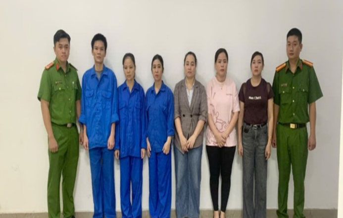 Công an đồng loạt khám xét 3 địa điểm kinh doanh, - Ảnh 2.