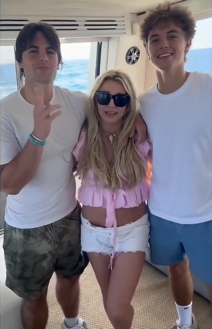Chồng cũ Britney Spears nợ hàng tỷ, bị kiện khi không còn nhận được "trợ cấp nuôi con"- Ảnh 3.