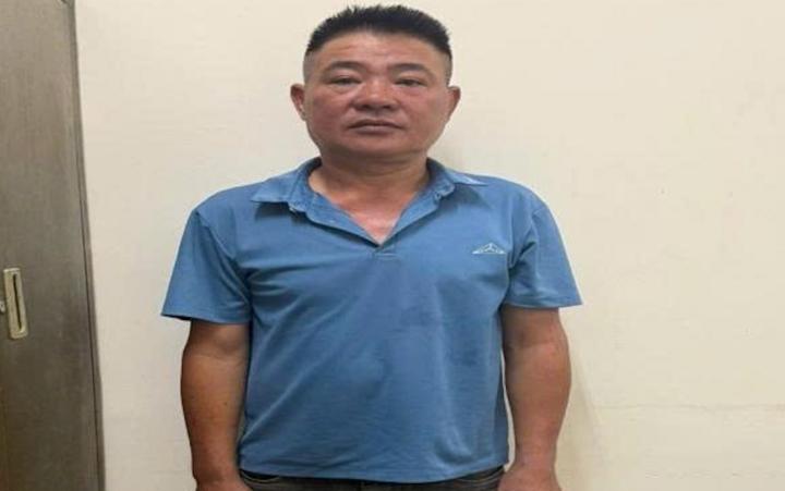 Khởi tố người đàn ông chặn đầu ô tô, bóp mũi tài xế ở Hà Nội- Ảnh 1.