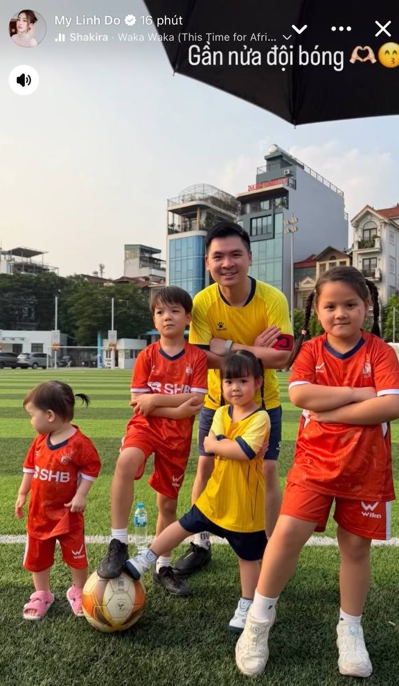 Đỗ Mỹ Linh khoe khung hình chồng chủ tịch và dàn nhóc tỳ đáng yêu nhà bầu Hiển- Ảnh 1.