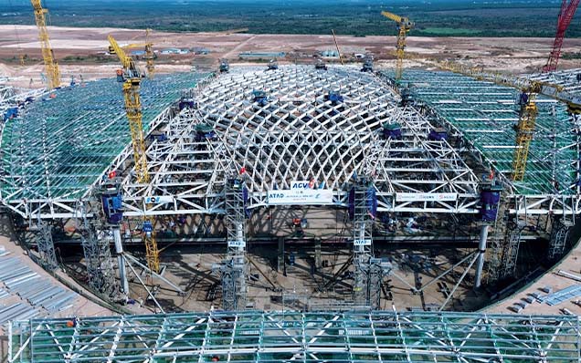 Việt Nam dựng siêu mái nhà ga sân bay, nặng 5.300 tấn, rộng gần bằng 3 sân bóng đá, vươn 41m không cần cột đỡ: 14 cột gánh khối thép khổng lồ, kỹ sư mất cả năm nghiên cứu cách nâng